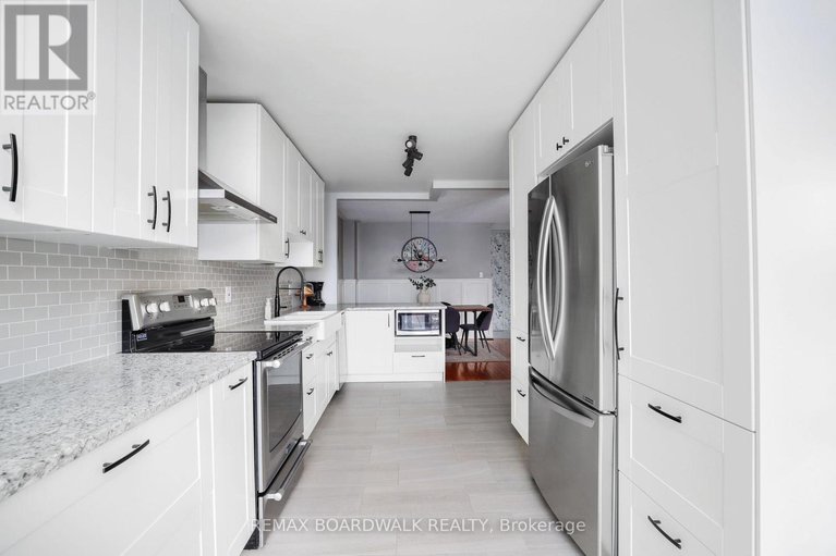 29374178/2094-sunland-drive/fallingbrookgardenway-south/ottawa/ontario/K4A3L1_16