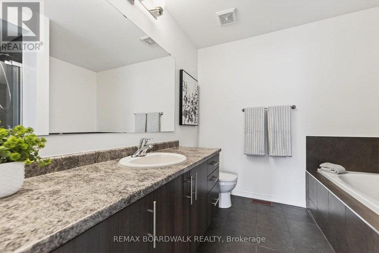 29438320/716-oakglade-avenue/emerald-meadowstrailwest/ottawa/ontario/K2M0B3_25