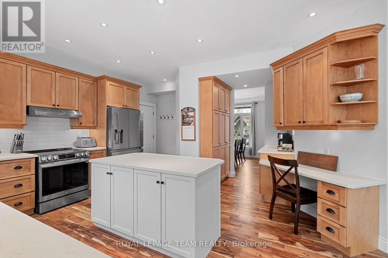28316771/2377-pine-avenue/manotick-east-to-manotick-station/ottawa/ontario/K4M1B4_17