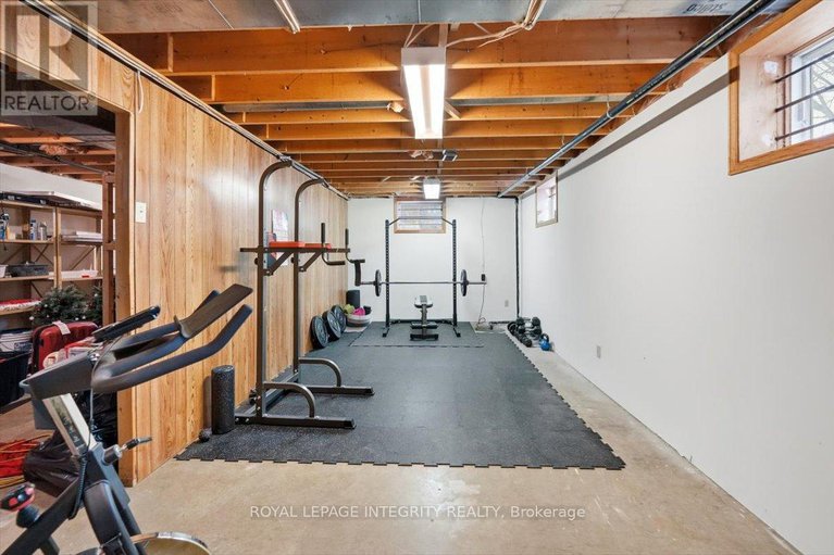 29219287/1814-old-montreal-road/cumberland-ridge/ottawa/ontario/K4C1G8_33