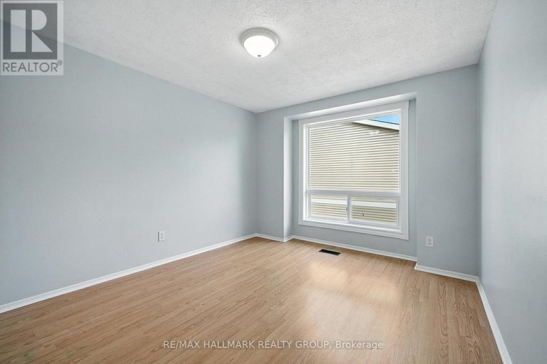 28830014/55-fair-oaks-crescent/craig-henrywoodvale/ottawa/ontario/K2G4W3_21