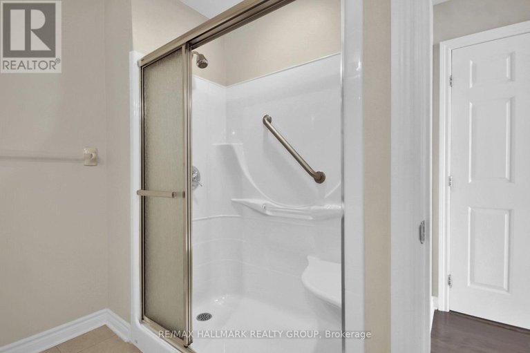 28856481/608-136-darlington-private/hunt-clubwestern-community/ottawa/ontario/K1V0X6_35