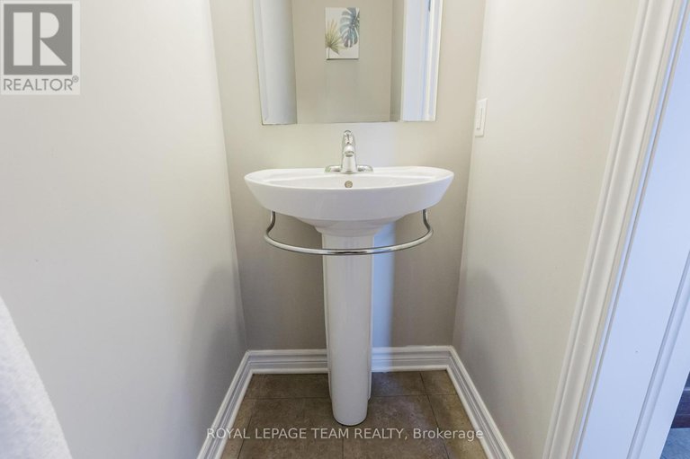 28687111/121-mancini-way/strandherd/ottawa/ontario/K2J5X3_5