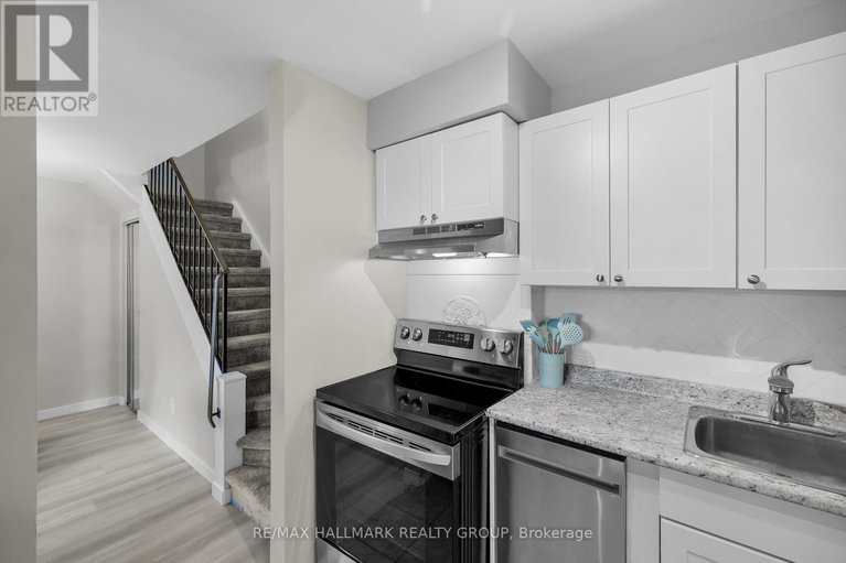 28720847/c-19-banner-road/sheahan-estatestrend-village/ottawa/ontario/K2H8T3_20