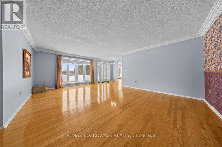 29358697/4547-carlsbad-lane/sarsfieldbearbrook/ottawa/ontario/K0A3H0_12