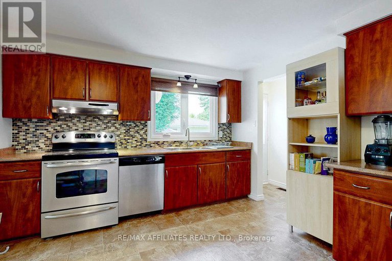 28705540/22-red-maple-crescent/blackburn-hamlet/ottawa/ontario/K1B3Z3_18