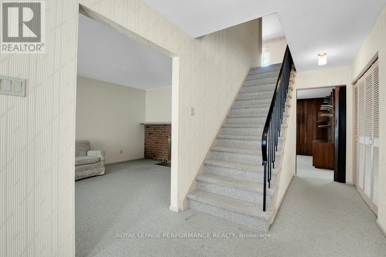 28381018/1970-marquis-avenue/beaconwood/ottawa/ontario/K1J8J4_5