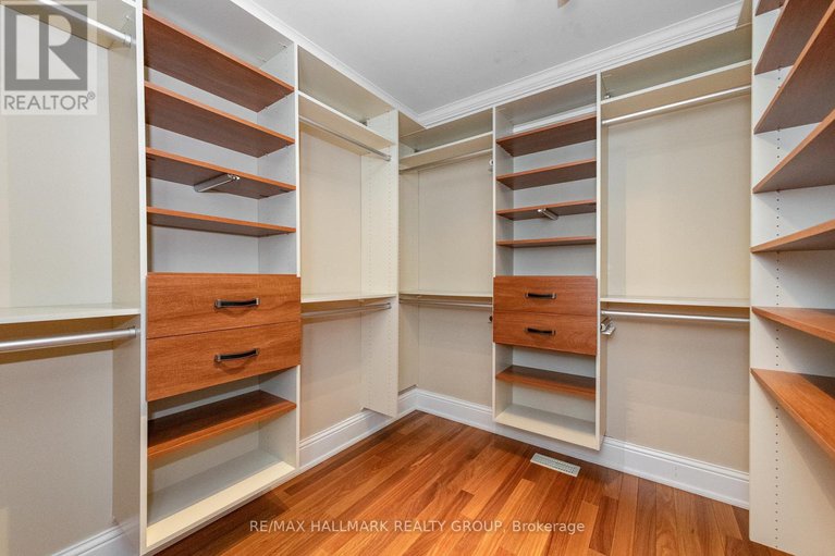 29381192/5800-queenscourt-crescent/manotick-east-to-manotick-station/ottawa/ontario/K4M1K3_21