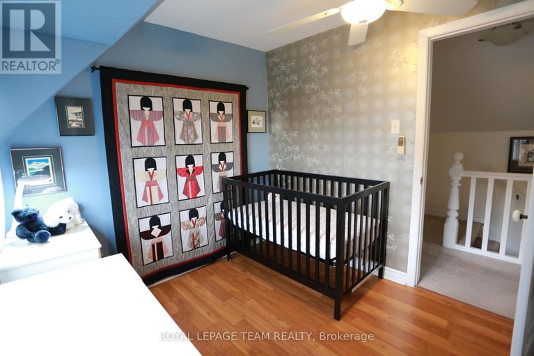 28247814/16-gwynne-avenue/civic-hospital/ottawa/ontario/K1Y1W9_18