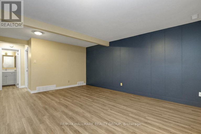 29211937/1701-lafrance-drive/queenswood-heights-south/ottawa/ontario/K1E2L7_28