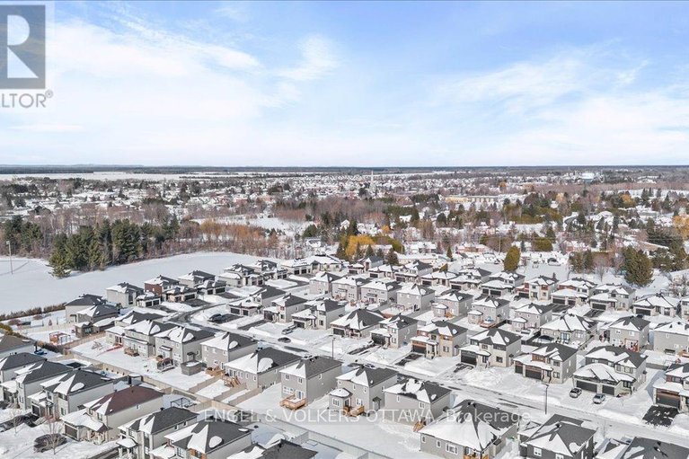 29402076/624-geneva-crescent/embrun/russell/ontario/K0A1W0_44