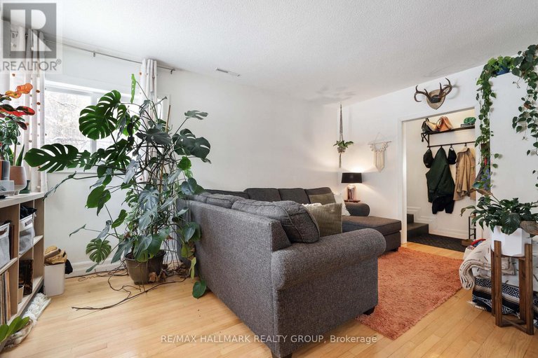 28431922/208-210-renouf-avenue/overbrook/ottawa/ontario/K1K3T1_27