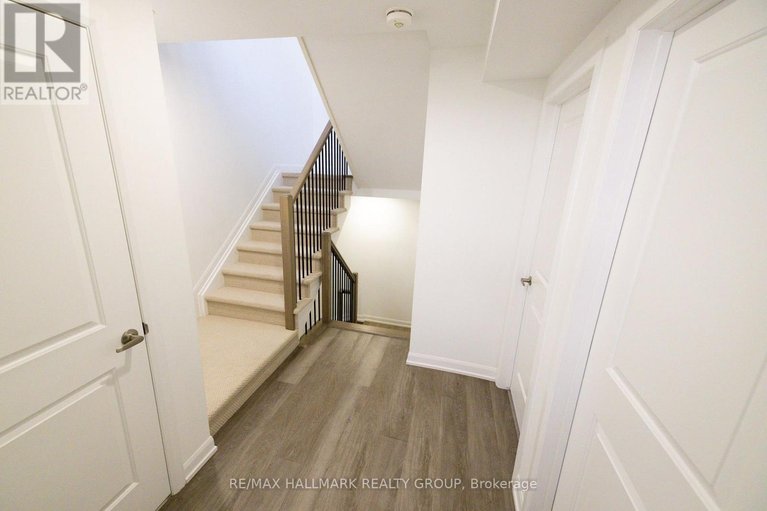 29664697/55-cherry-blossom-private-private-w/redwood-park/ottawa/ontario/K2H0C4_17