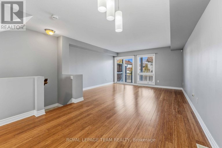 29566270/a-405-chapman-mills-drive/strandherd/ottawa/ontario/K2J0M7_5