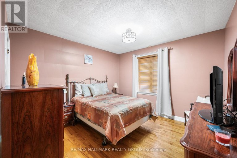 28477413/141-dahlia-avenue/applewood-acres/ottawa/ontario/K1H6G1_16
