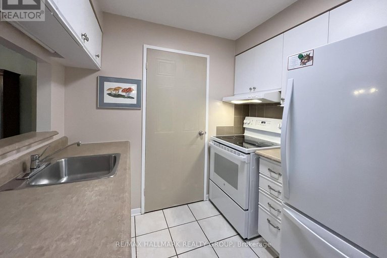 28237793/303-80-sandcastle-drive/leslie-park/ottawa/ontario/K2H9E7_3