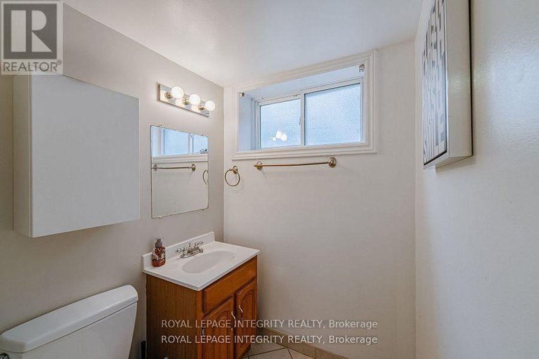 28733956/1695-gage-crescent-n/bel-air-heights/ottawa/ontario/K2C0Z7_34