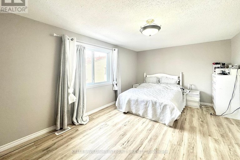 28154215/22-1584-hoskins-crescent/fallingbrookpineridge/ottawa/ontario/K4A2J1_11