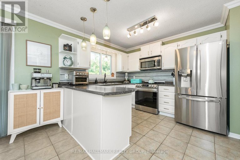 28854407/7895-popham-street/vernon/ottawa/ontario/K0A3J0_17
