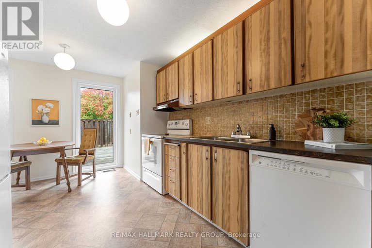 28978664/1075-avignon-court/orleans-wood/ottawa/ontario/K1C2N4_11