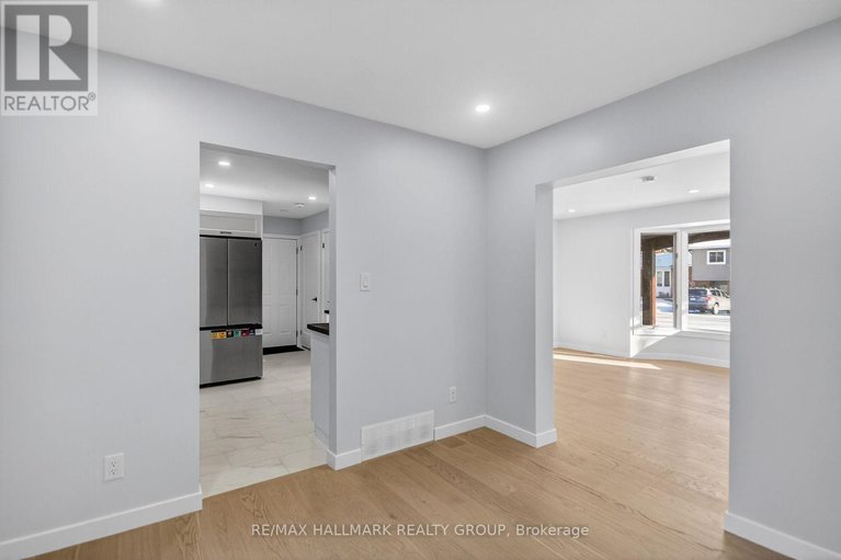 29154826/15-scharf-lane/glencairnhazeldean/ottawa/ontario/K2L2K3_13