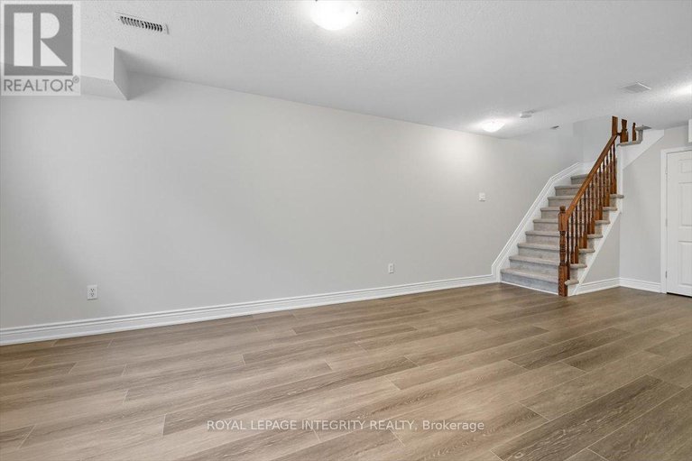 28906811/2018-winsome-terrace/fallingbrookgardenway-south/ottawa/ontario/K4A4Y4_36