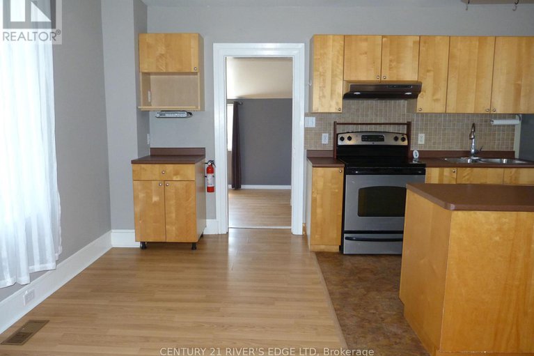 28536182/468-gladstone-street-n/winchester/north-dundas/ontario/K0C2K0_3