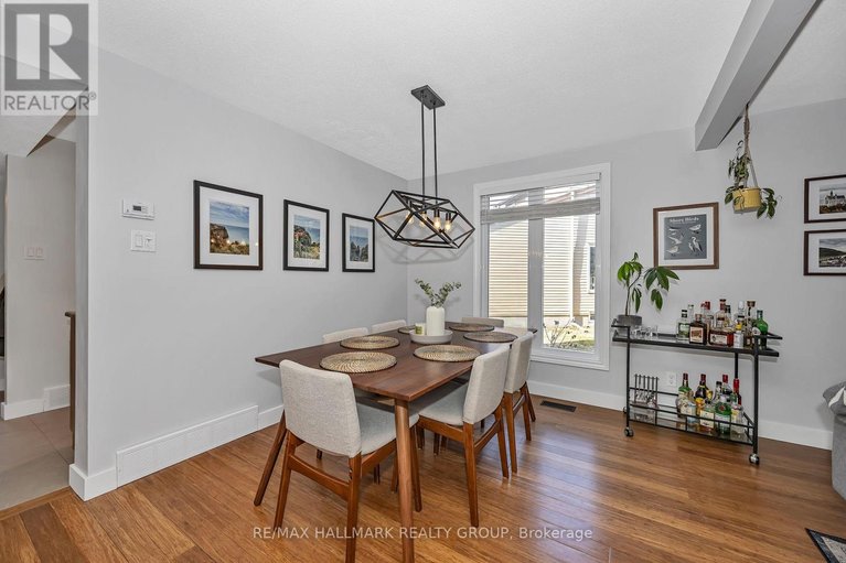 29586664/1059-avignon-court/orleans-wood/ottawa/ontario/K1C2N4_14