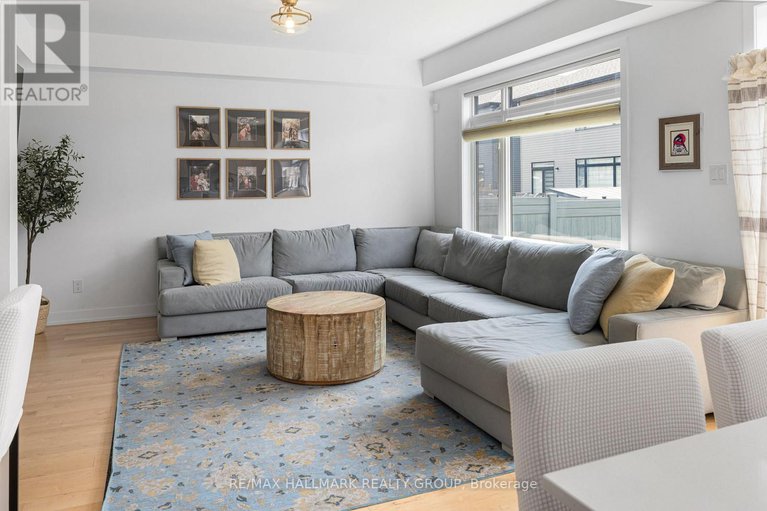 28477772/258-fountainhead-drive/mer-bleuebradley-estatesanderson-park/ottawa/ontario/K1W0H4_9