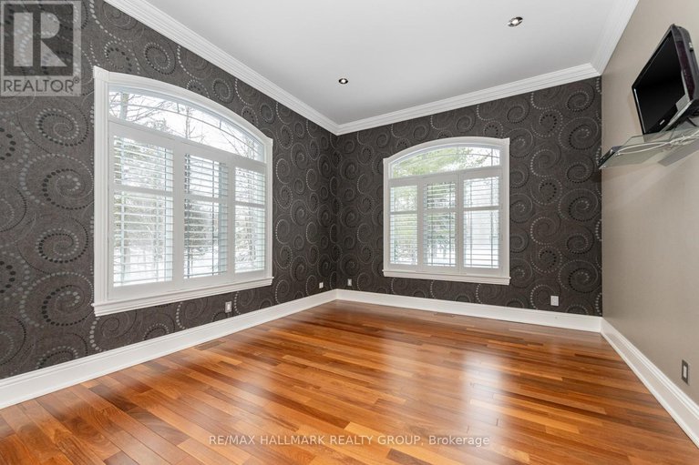 29381192/5800-queenscourt-crescent/manotick-east-to-manotick-station/ottawa/ontario/K4M1K3_17