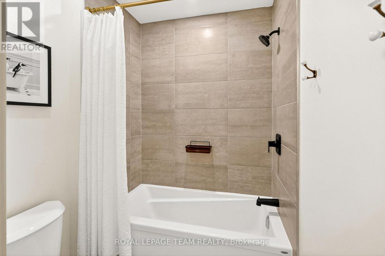 29663243/1009-acoustic-way/riverside-southgloucester-glen/ottawa/ontario/K4M0L6_35