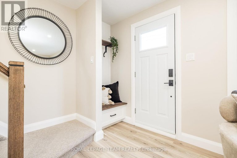 28975666/40-beach-avenue/iroquois/south-dundas/ontario/K0E1K0_6