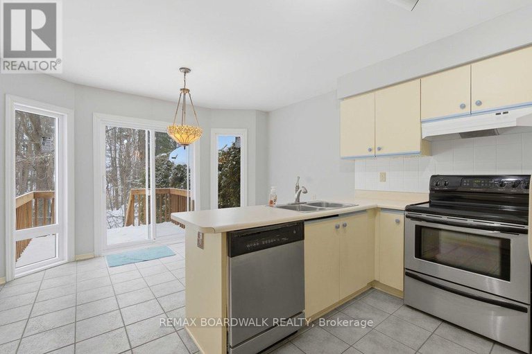 29379156/1707-des-perdrix-crescent/orleanssunridge/ottawa/ontario/K1C5E3_11