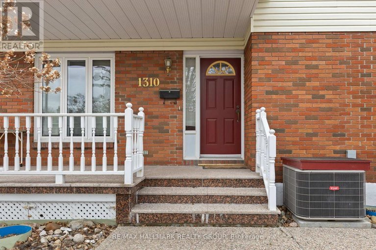 29615585/1310-ferguson-street/bel-air-heights/ottawa/ontario/K2C2K4_4