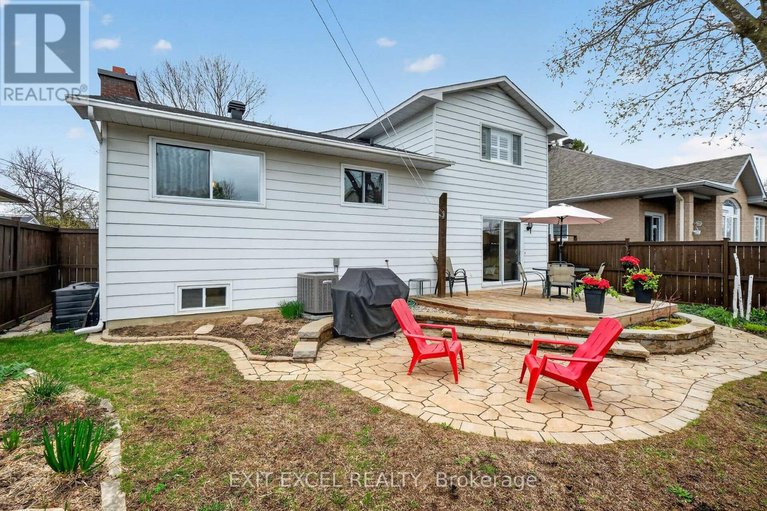 29684997/1554-rosebella-avenue/blossom-parkkemp-parkfindlay-creek/ottawa/ontario/K1T1E8_37