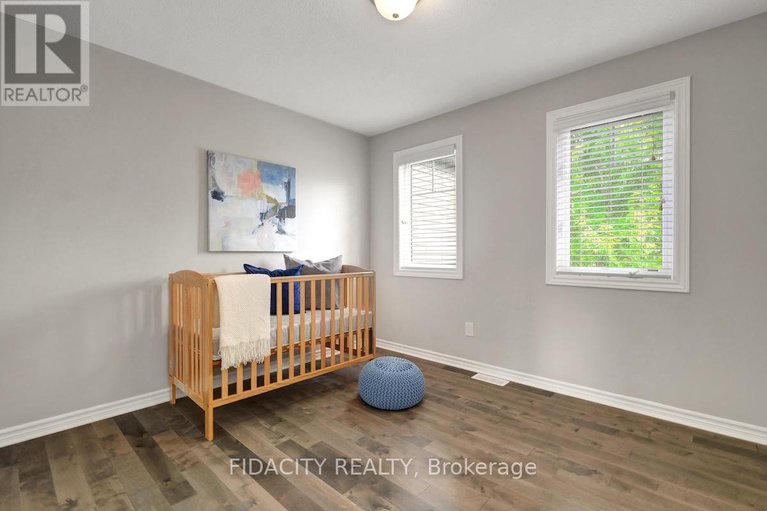28732967/525-foxlight-circle/emerald-meadowstrailwest/ottawa/ontario/K2M0L9_21
