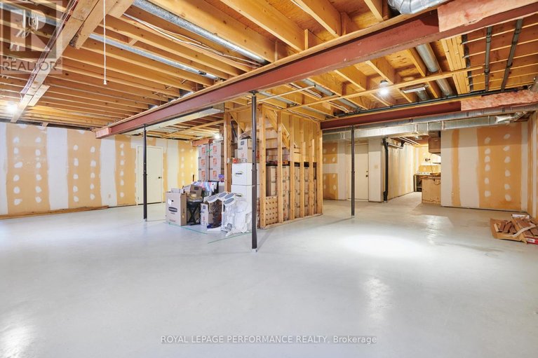 29487498/15-woodfern-court/sheahan-estatestrend-village/ottawa/ontario/K2H8Y9_31