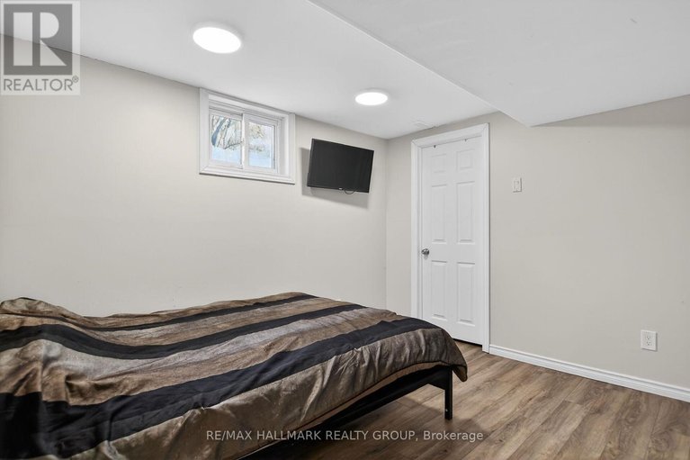 29580868/37-priam-way/westcliffe-estates/ottawa/ontario/K2H8S7_17