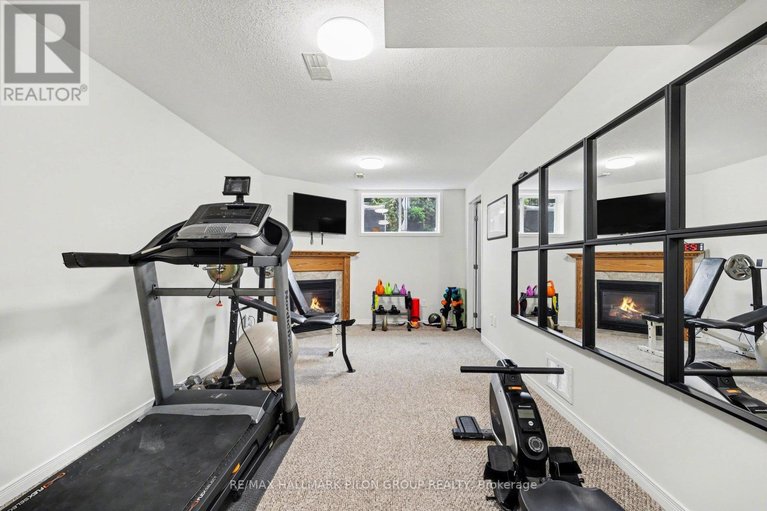 29613578/218-rolling-meadow-crescent/mer-bleuebradley-estatesanderson-park/ottawa/ontario/K1W0B1_18