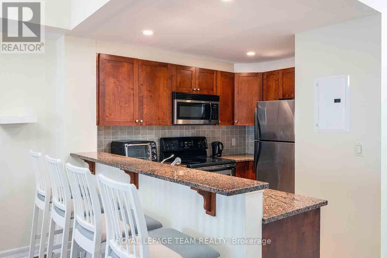28774329/909-200-besserer-street/sandy-hill/ottawa/ontario/K1N0A7_16