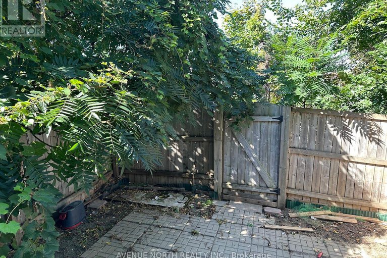 28858840/1790-dondale-st-street/pineview/ottawa/ontario/K1B5H8_3