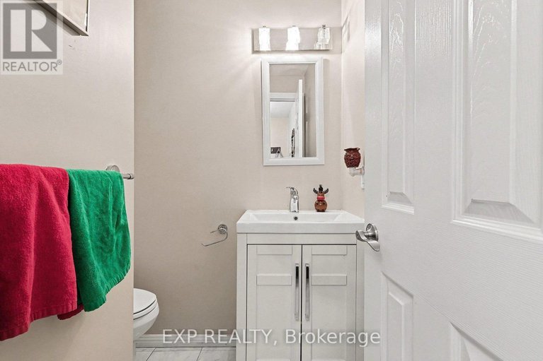 29270585/15-wedgewood-crescent/blackburn-hamlet/ottawa/ontario/K1B4B5_11