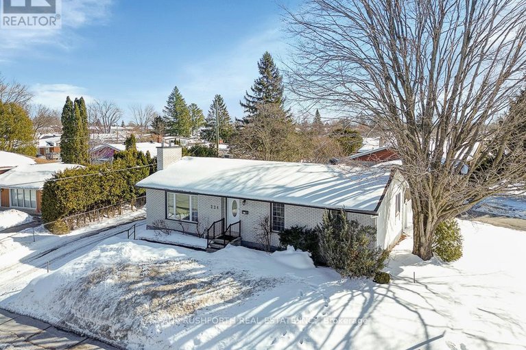 29381934/224-kennedy-lane-w/bilberry-creekqueenswood-heights/ottawa/ontario/K1E1G6_4