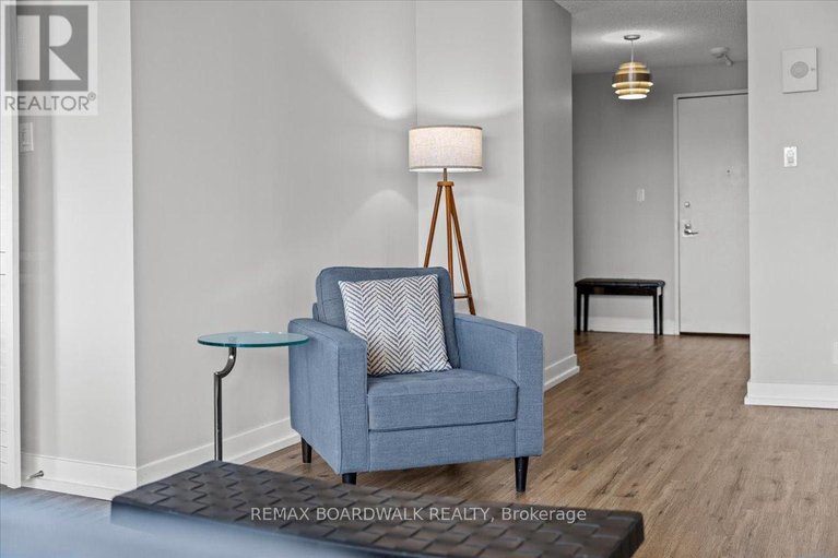 29565539/804-505-st-laurent-boulevard/viscount-alexander-park/ottawa/ontario/K1K3X4_17