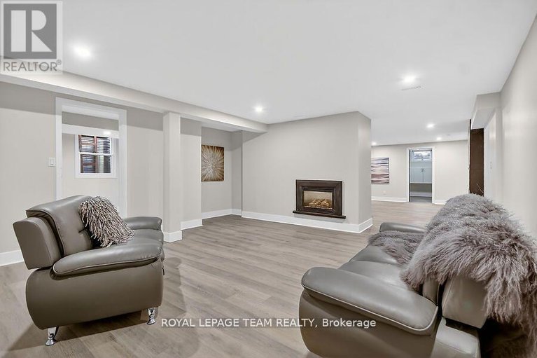 29467727/6636-marina-drive/manotick-south-to-roger-stevens/ottawa/ontario/K4M1B3_31