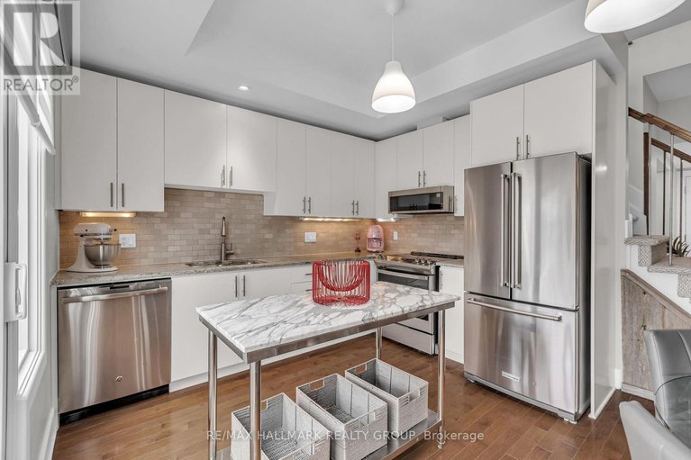 28335496/b301-124-guigues-avenue/lower-townbyward-market/ottawa/ontario/K1N5H7_17