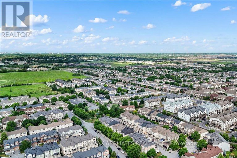 28636683/1028-pampero-crescent/stittsville-north/ottawa/ontario/K2S0N4_32