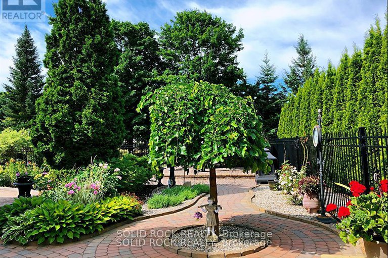 28411902/42-marchbrook-circle/rural-kanata-central/ottawa/ontario/K2W1A1_34