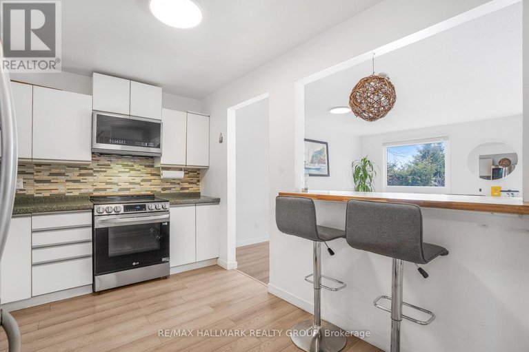 28216867/1985-woods-street/town-of-rockland/clarence-rockland/ontario/K4K1H7_8