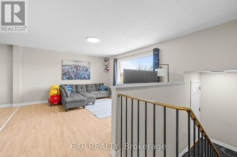 29657296/i-5-banner-road/sheahan-estatestrend-village/ottawa/ontario/K2H8T3_4